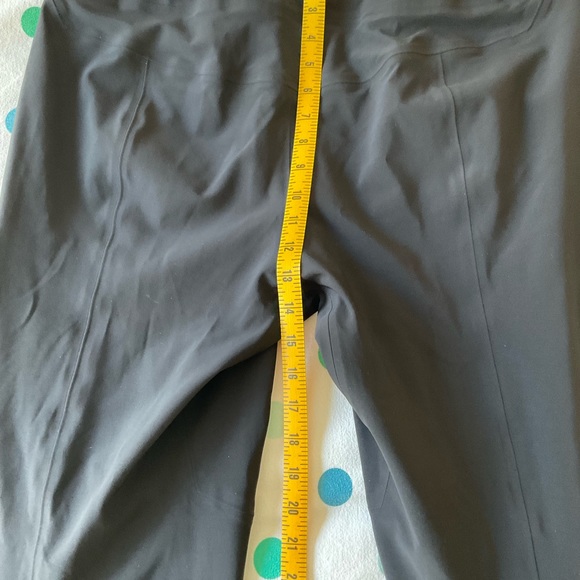 Arc’teryx Women’s black Ravenna Ski Pant, 14 R - Picture 8 of 9